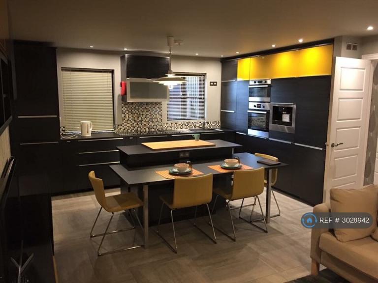 1 bedroom flat in Farmstead Court, Telford, TF1 (1 bed) (#3028942)