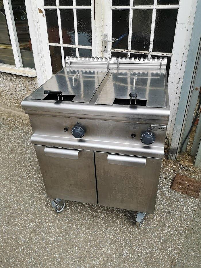 Electrolux Twin tank twin basket Gas fryer, deep cleaned and serviced.