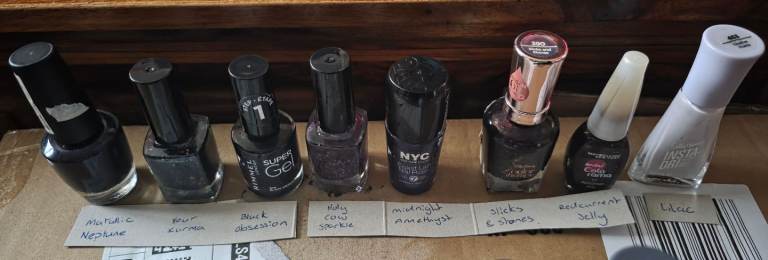 Multiple nail varnishes 