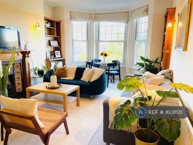 2 bedroom flat in Kenilworth Court, London, SW15 (2 bed) (#1608131)