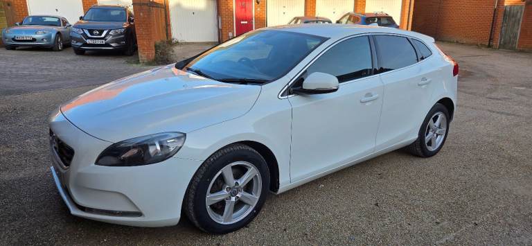 Volvo, V40, Hatchback, 2013, Manual, 1560 (cc), 5 doors
