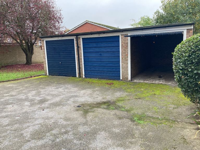 Garage in Shortlands by station to let 