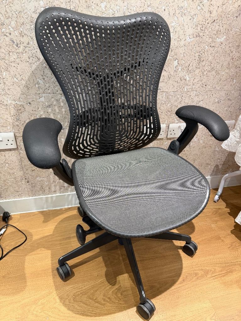 HERMAN MILLER MIRRA 2 TRIFLEX BACK GRAPHITE OFFICE CHAIR - X8 TOTAL 