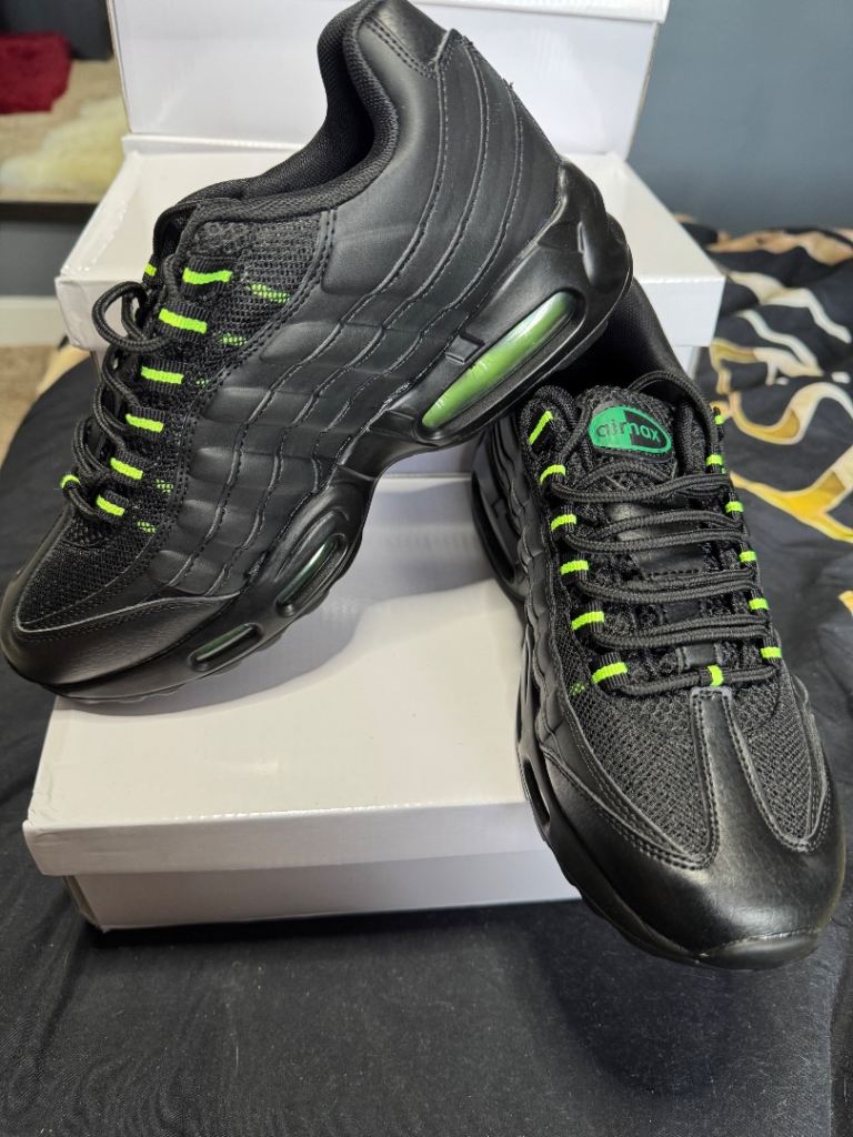 Nike Air Max 95 Black & Neon Green Trainers 