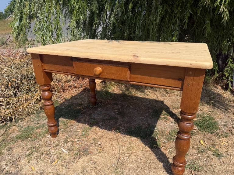 Fab 4ft solid pine farmhouse kitchen dining table with drawer 