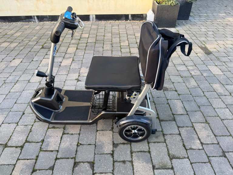image for Q-Fold folding scooter - fabulous condition