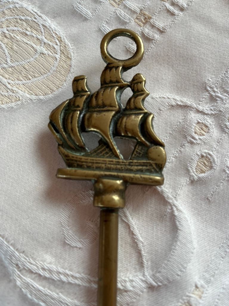 VINTAGE BRASS TOASTING FORK 