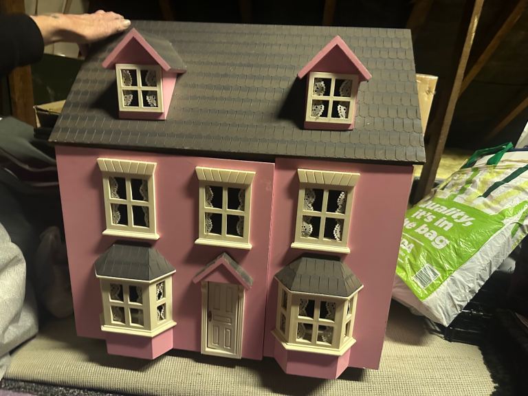 Dolls house and accessories 
