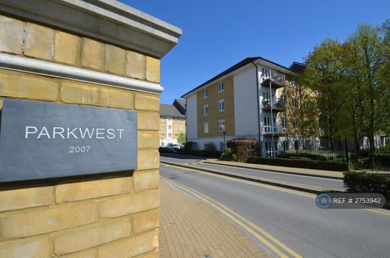 2 bedroom flat in Park West, West Drayton, UB7 (2 bed) (#2753942)