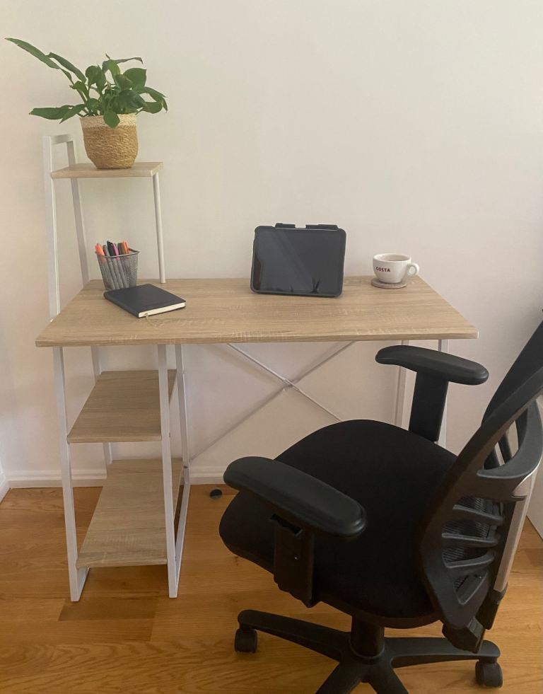 Stylish office desk (Perfect for working from home)