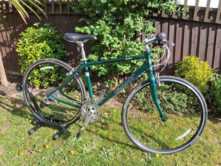 Giant escape r3 hybrid bike 