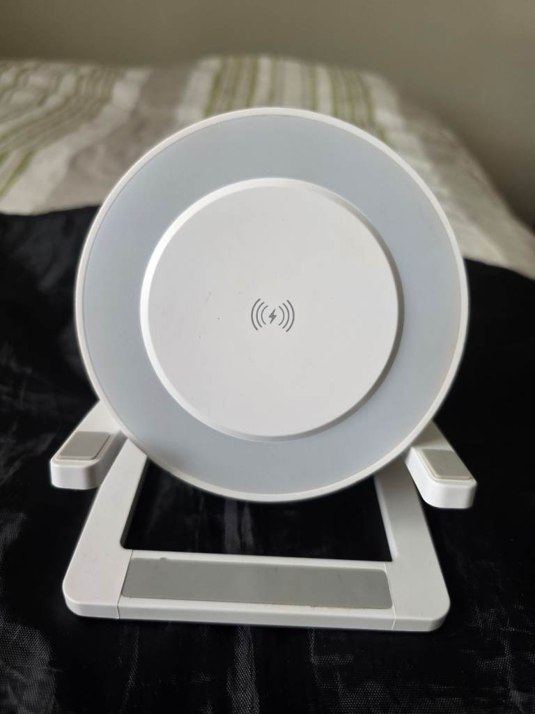 Wireless Charger with Speaker and Light – As Good As New