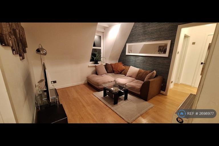 2 bedroom flat in Hutcheon Street, Aberdeen, AB25 (2 bed) (#2698977)