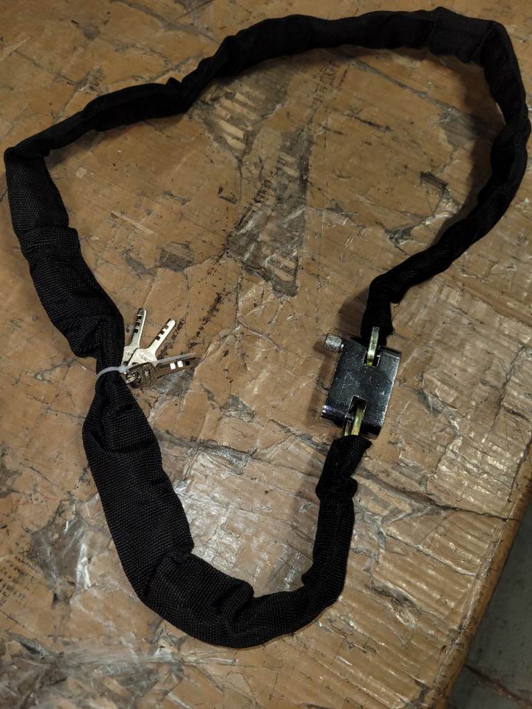 A new motorcycle anti theft chain lock 1.2 m with padlock x keys.