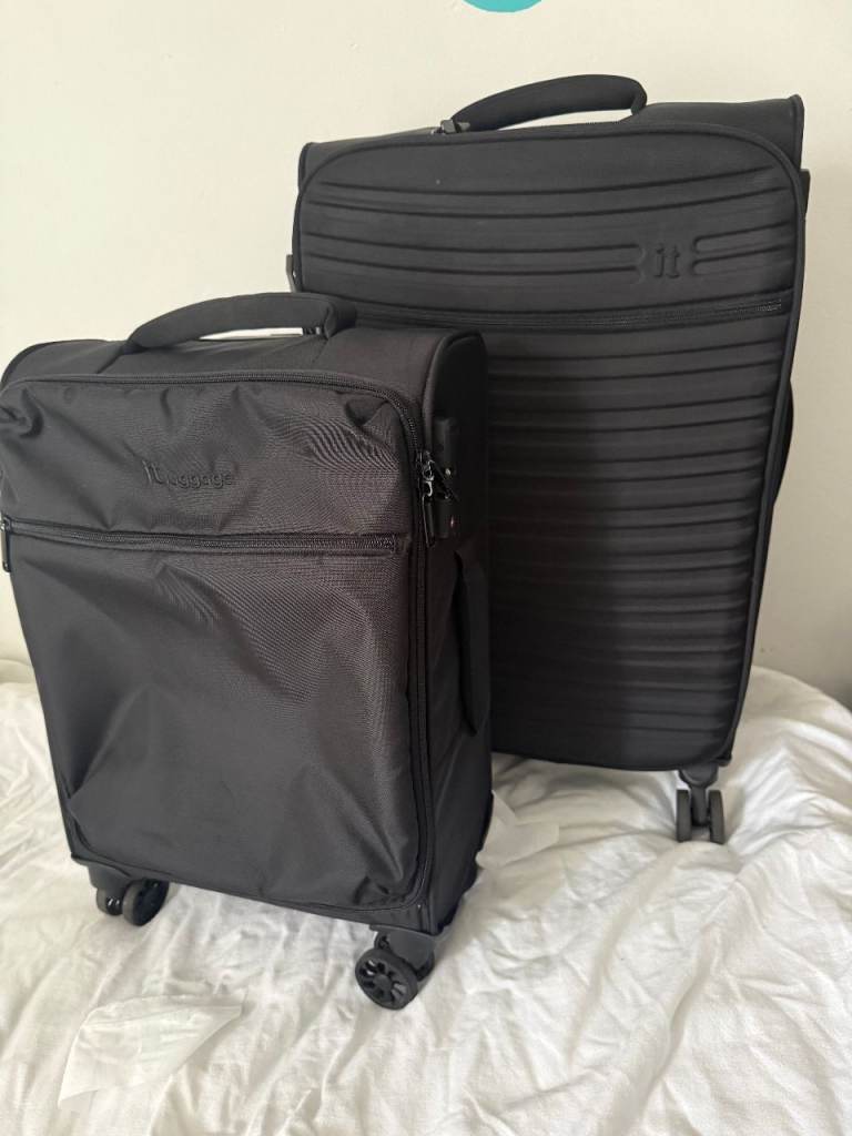  IT Black Super Lightweight Suitcases Cabin 32L & Medium 62L - 8 Wheels Used Once
