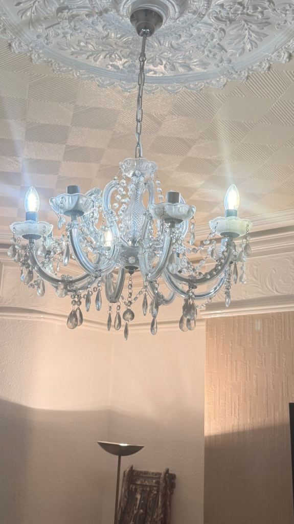 8 bulb chandelier 