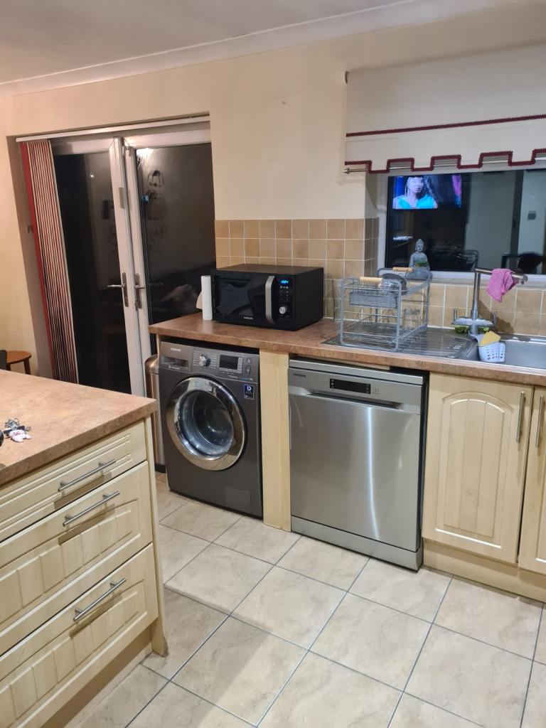 Double &single room for rent