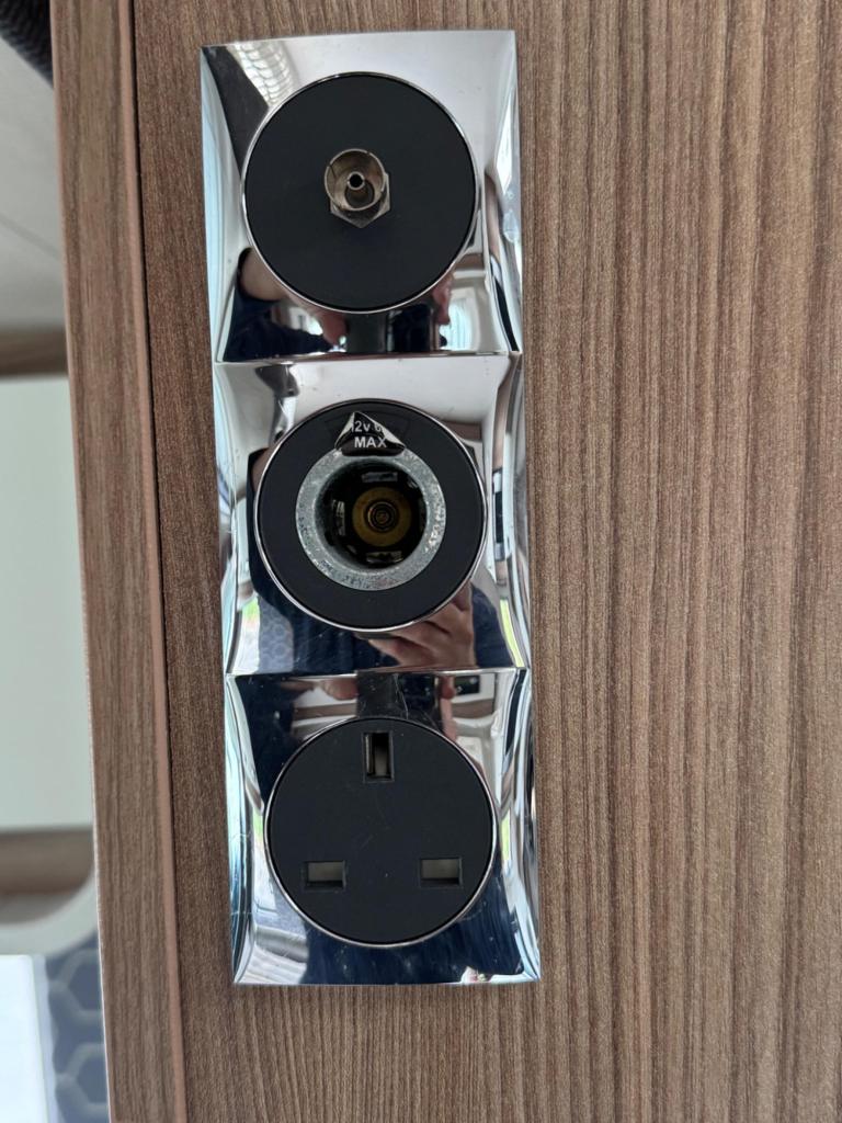 SWIFT ESCAPE 695 - 2017