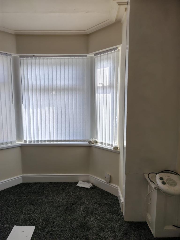 3/4 bed house Ashley Lane M9 4NT
