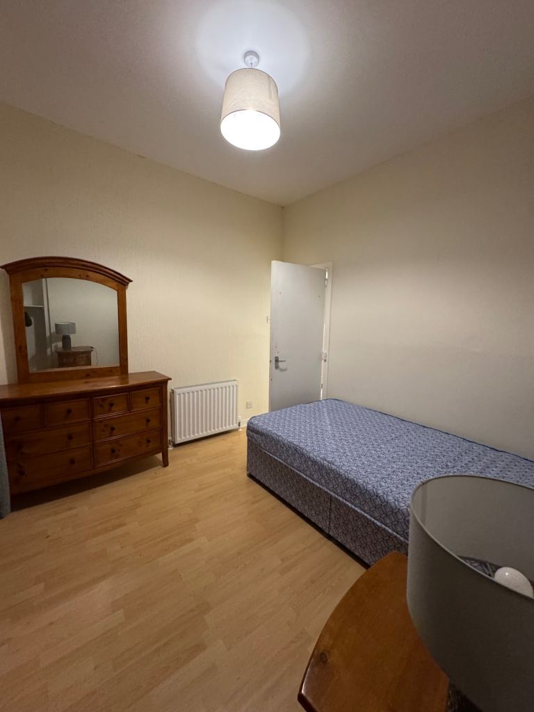 Bottom floor 1 Bedroom flat