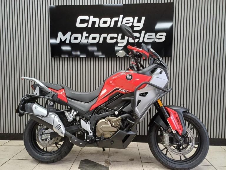 QJMOTOR SVT650 **FREE 3 PART LUGGAGE SET - 2 YEARS WARRANTY**