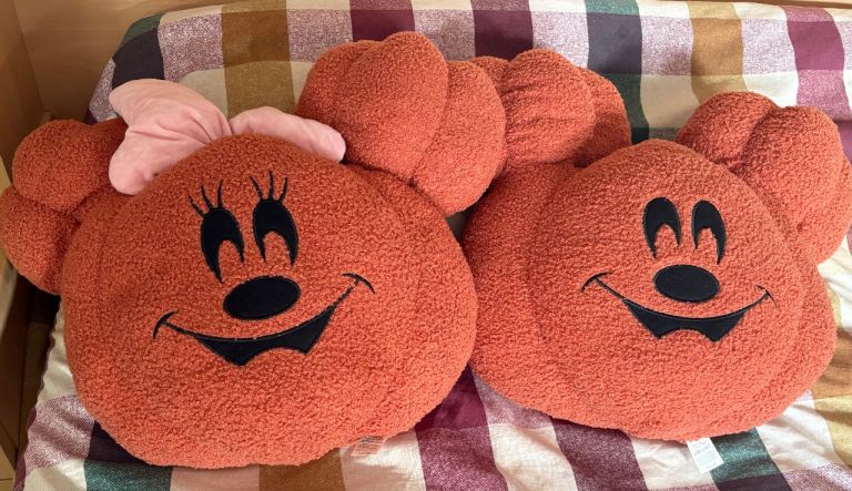 Mickey & Minnie pumpkin cushions