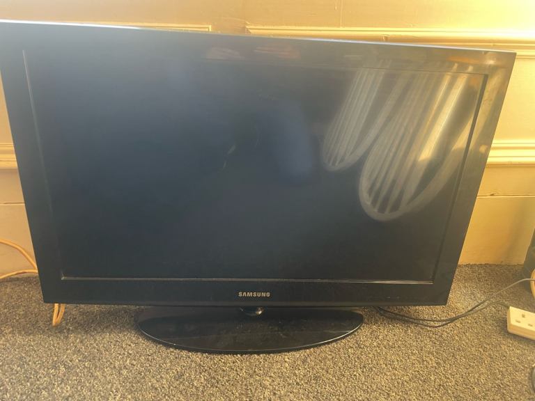 GONE £45 32” Samsung Tv (NOT SMART)  with Remote Control 