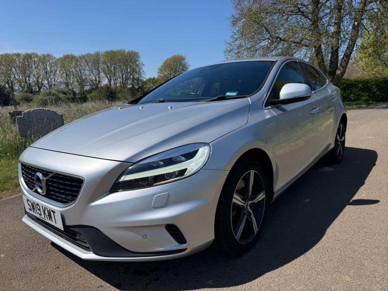 2019 Volvo V40 T2 [122] R DESIGN Edition 5dr Geartronic HATCHBACK Petrol Automatic