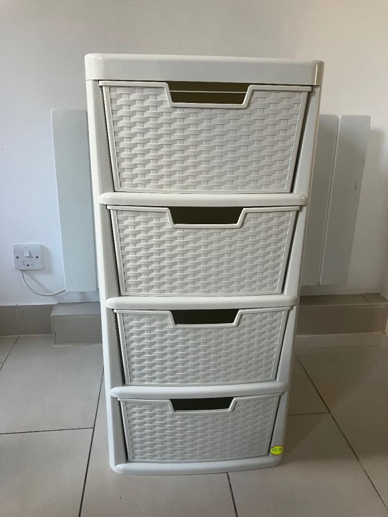 White Plastic Storage Unit with 4 Drawers - Good condition