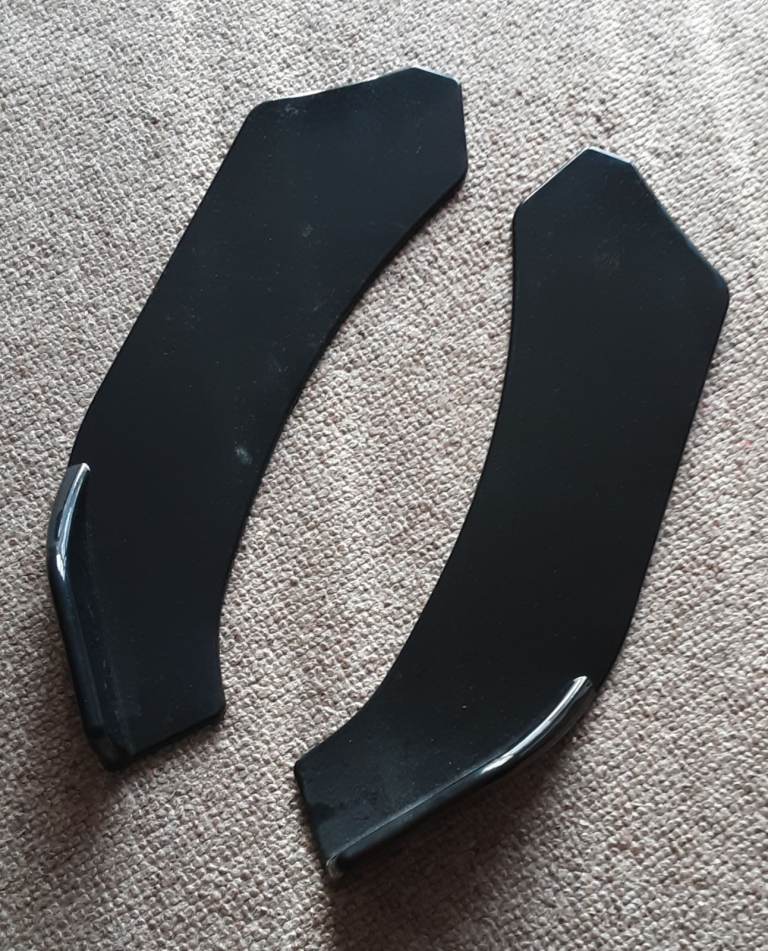 Pair of Front corner splitter in black strong ABS plastic can fit many cars Brand new