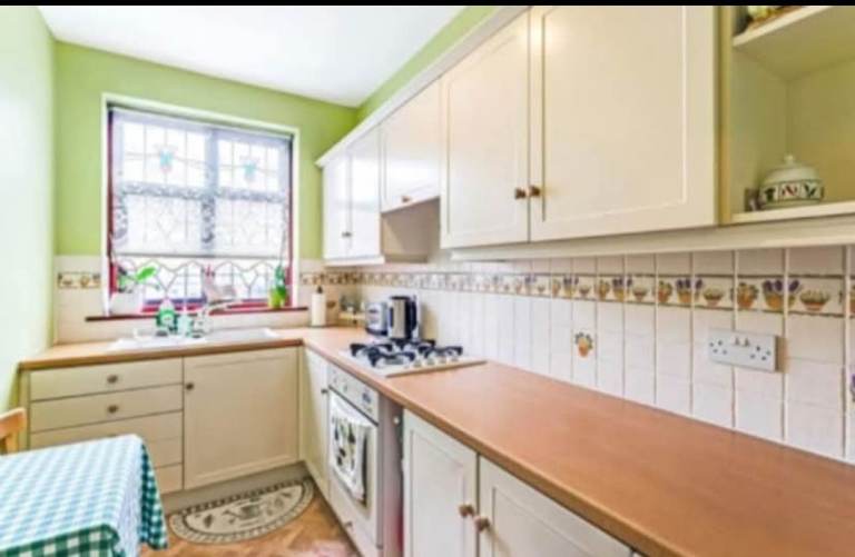 1 bed and Bathroom flat 