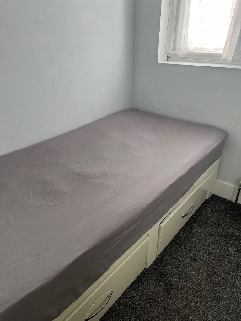 Box room for rent on Southall Broadway 