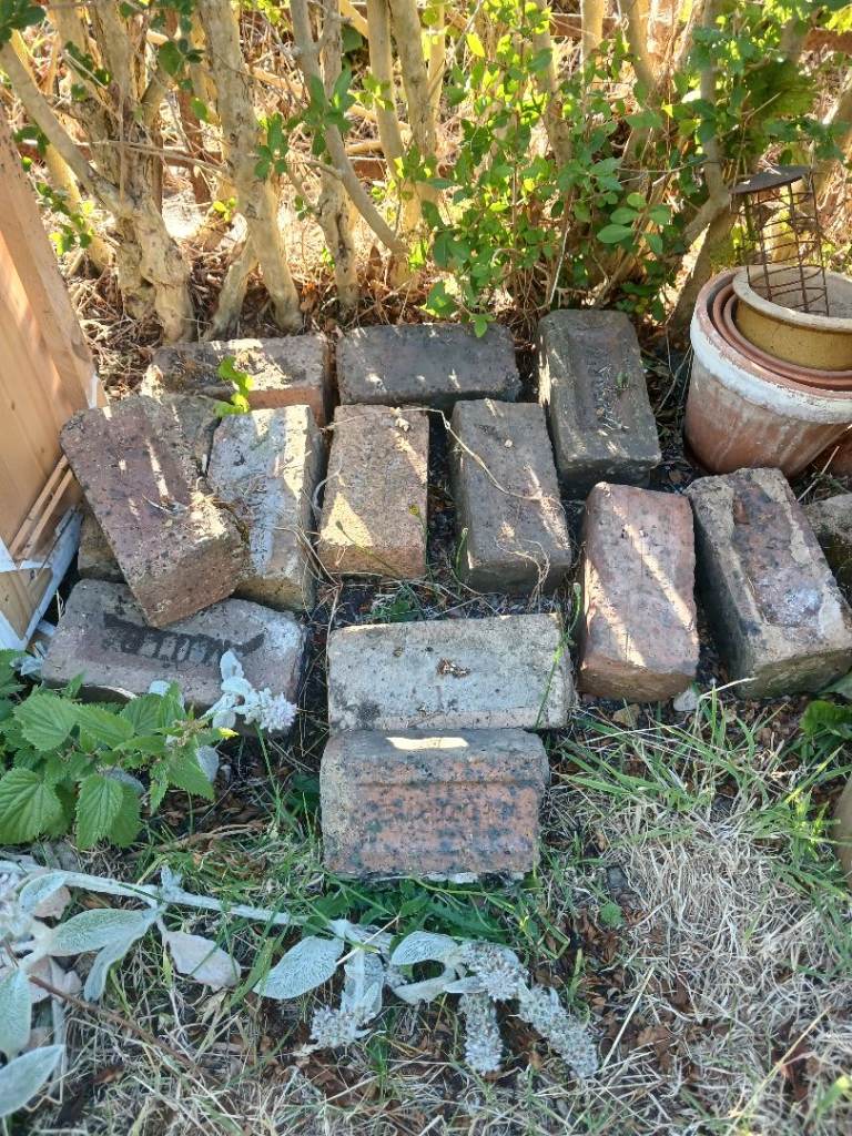 Free Reclaimed Bricks – Various Shades, Used Condition