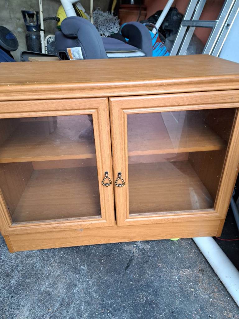 Small tv stand 