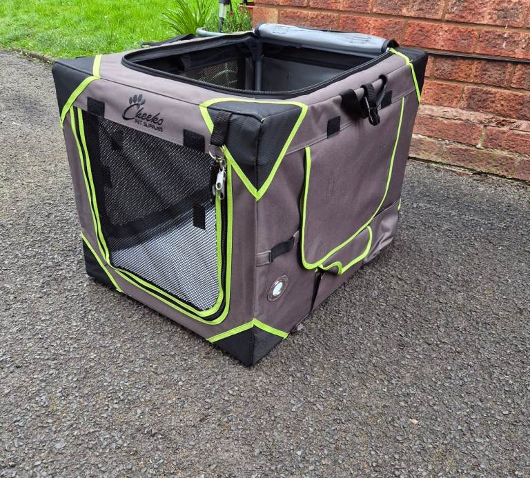 Like New! Cheeko Easy Up Fabric Crate Small