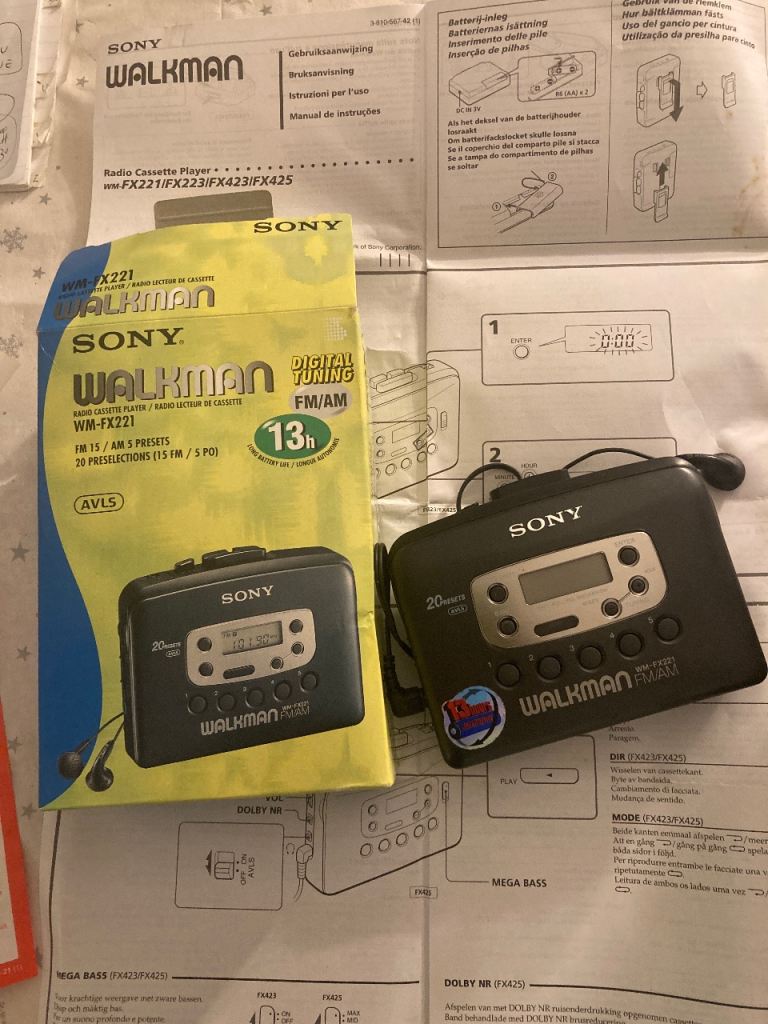 Sony Walkman - WM- FX221 instructions and box