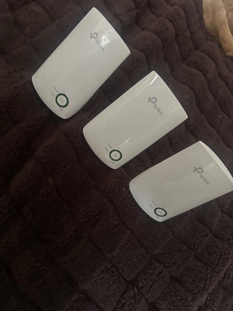 3x TP-Link WiFi Extenders / Boosters – Like new