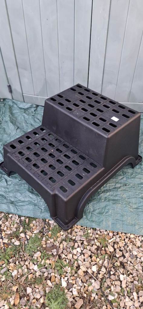 Giant double caravan step, as new