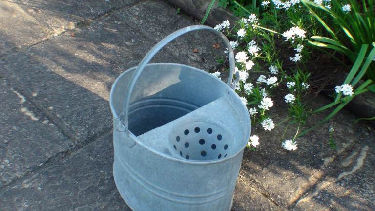 EXCELLENT CONDITION GALVANISED MOP BUCKET/ PLANTER