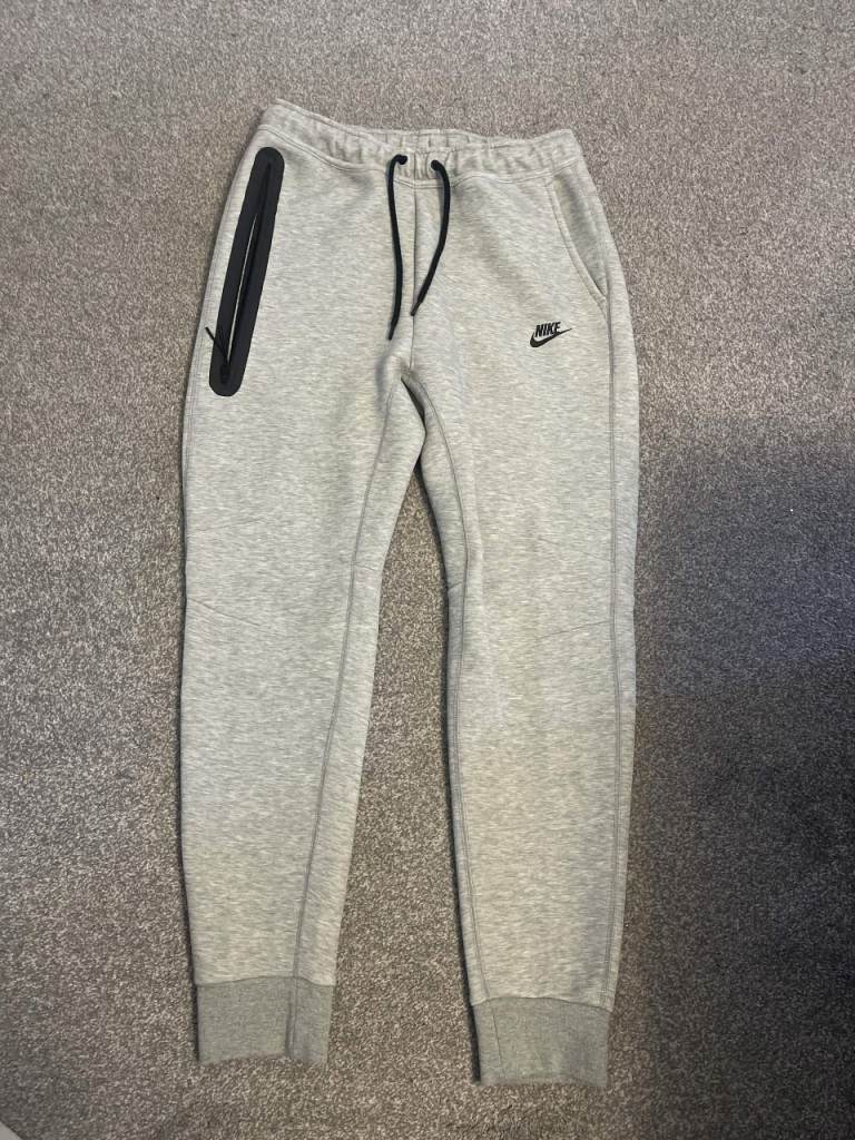 Nike Tech Fleece Full Tracksuit – Grey – Medium