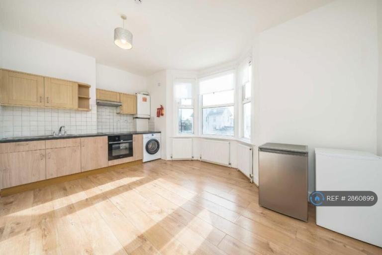 1 bedroom house in South Norwood Hill, London, SE25 (1 bed) (#2860899)