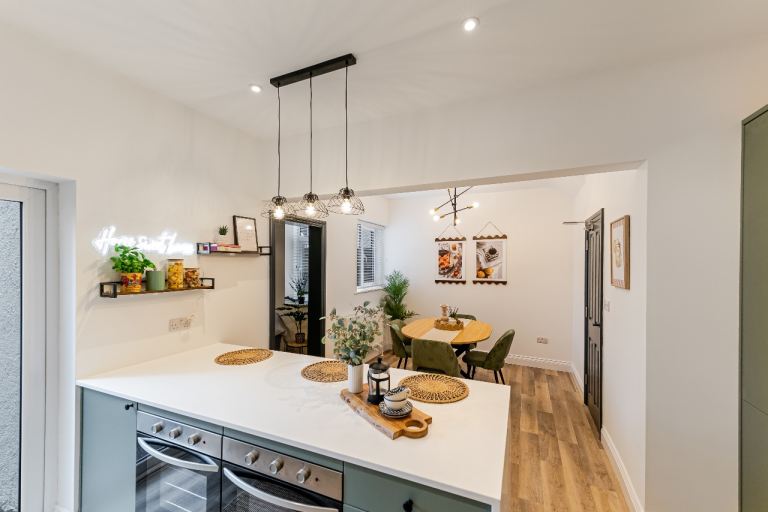 High-spec ensuite rooms - close to transport links 