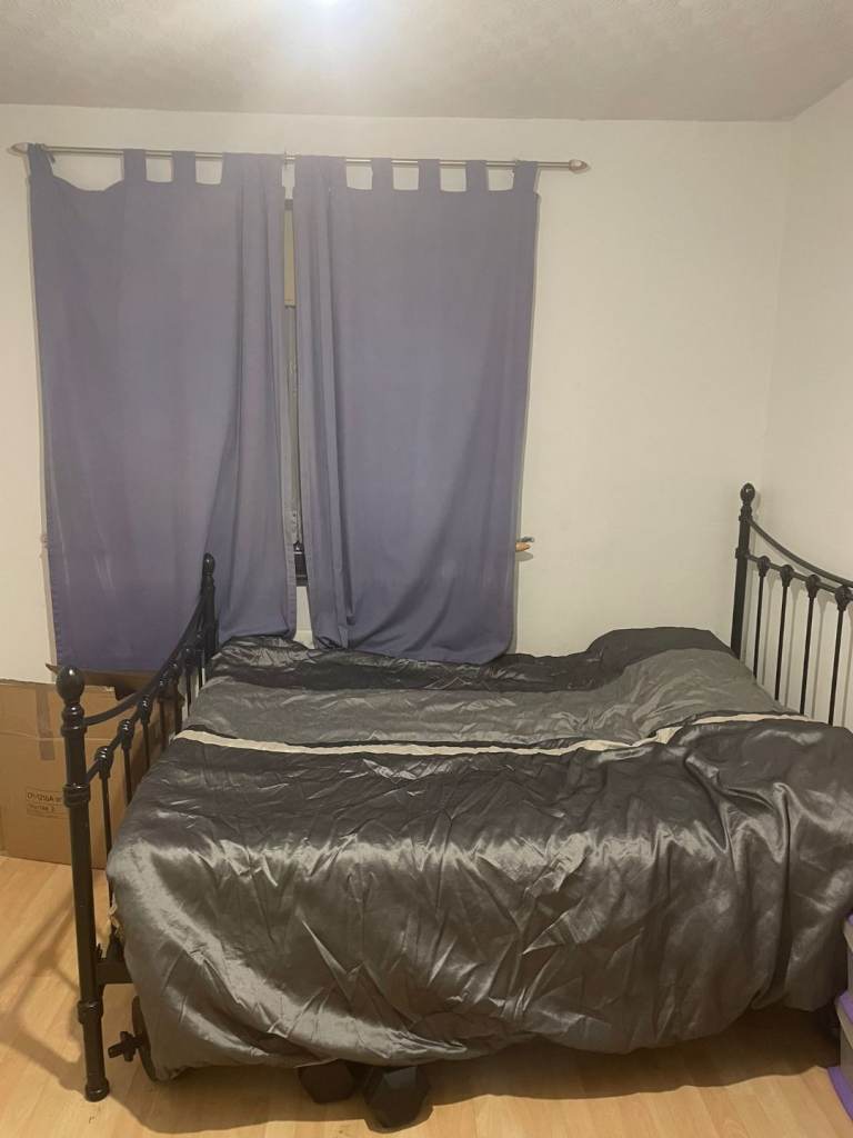 Large Double Bed room for rent in Romford