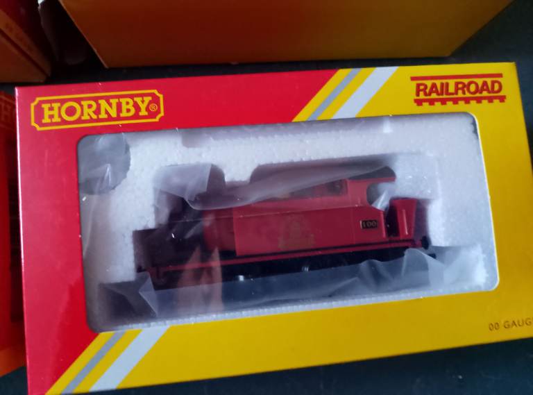  New Hornby Railroad 00 Gauge Model Train – New in Box