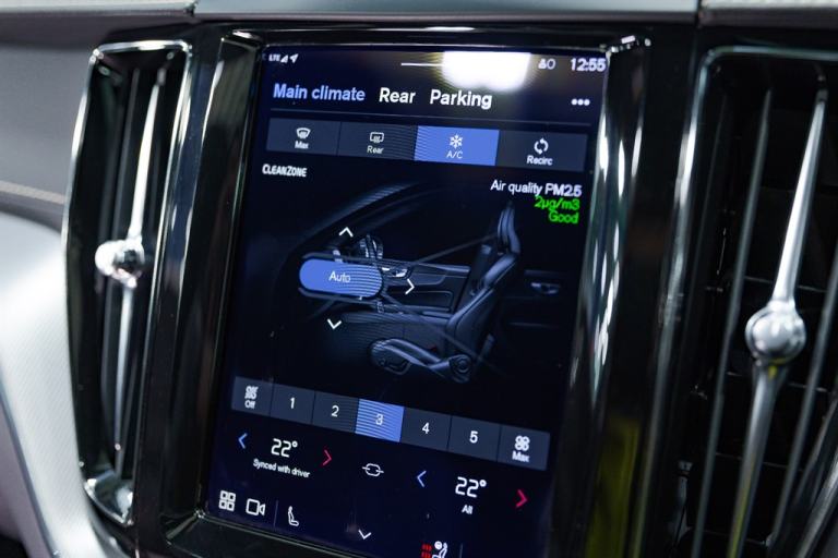 2022 Volvo XC60 2.0 B4D R DESIGN Pro 5dr AWD Geartronic ESTATE DIESEL Automatic