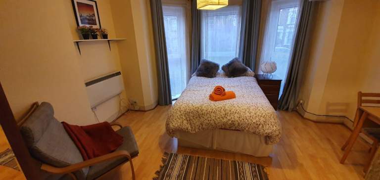 Studio to rent on Saint Pauls Avenue, London
