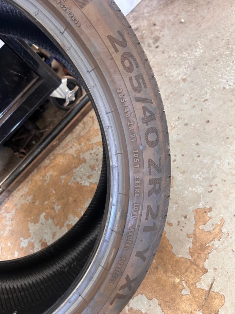 265/40ZR21 continental