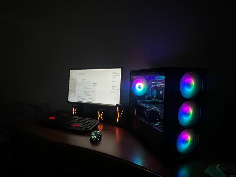 Gaming PC Setup with Monitor, Keyboard, and Mouse – As Good As New
