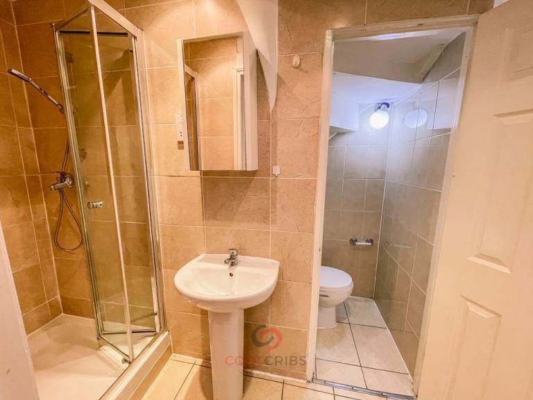  Newly refurbished studio flat on a quiet street, Westbourne Grove Terrace, Bayswater,W2.-Ref: 370