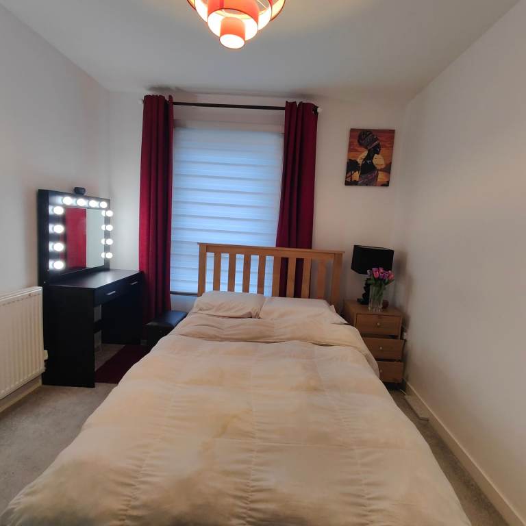 Furnished room with dedicated bathroom, TV & own lock in Celtic Park